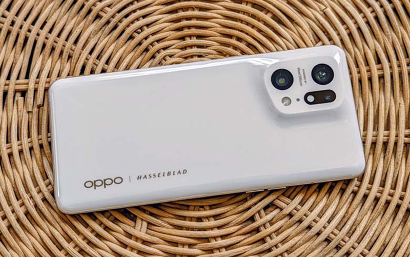 Mặt lưng gốm sứ tinh tế v&agrave; sang trọng